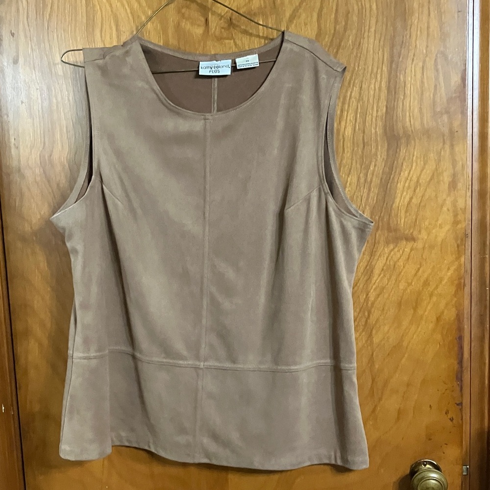 Jones New York Tan Sleeveless Blouse
